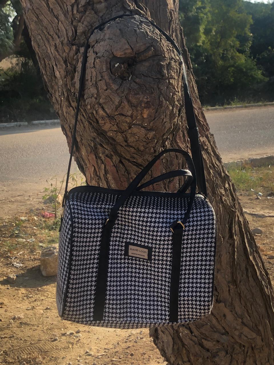 Houndstooth Handbag – Stylish Black & White Tote | Made in Pakistan