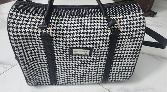 Houndstooth Handbag – Stylish Black & White Tote | Made in Pakistan